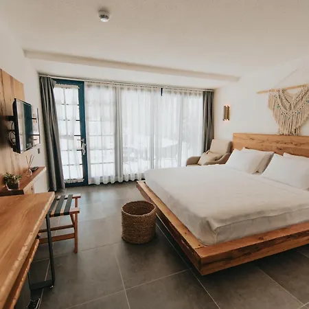 Bueyuekada Loc'ada 아달라르