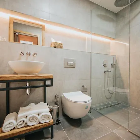 Bueyuekada Loc'ada * Adalar