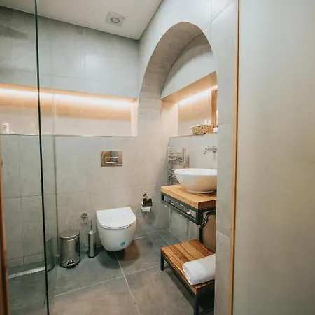 Bueyuekada Loc'ada * Adalar