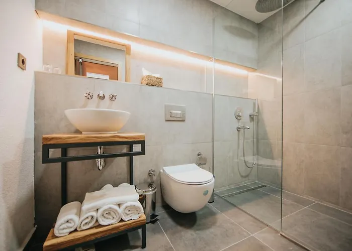 Bueyuekada Loc'ada * Adalar